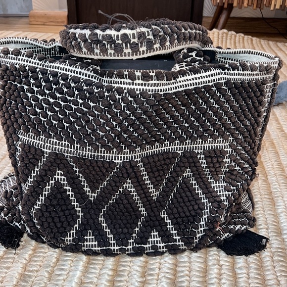 Pearl and Caviar tassel heavy duty woven oversized tote bag - Picture 13 of 15